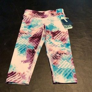 DSG performance mid rise tight Capri pants